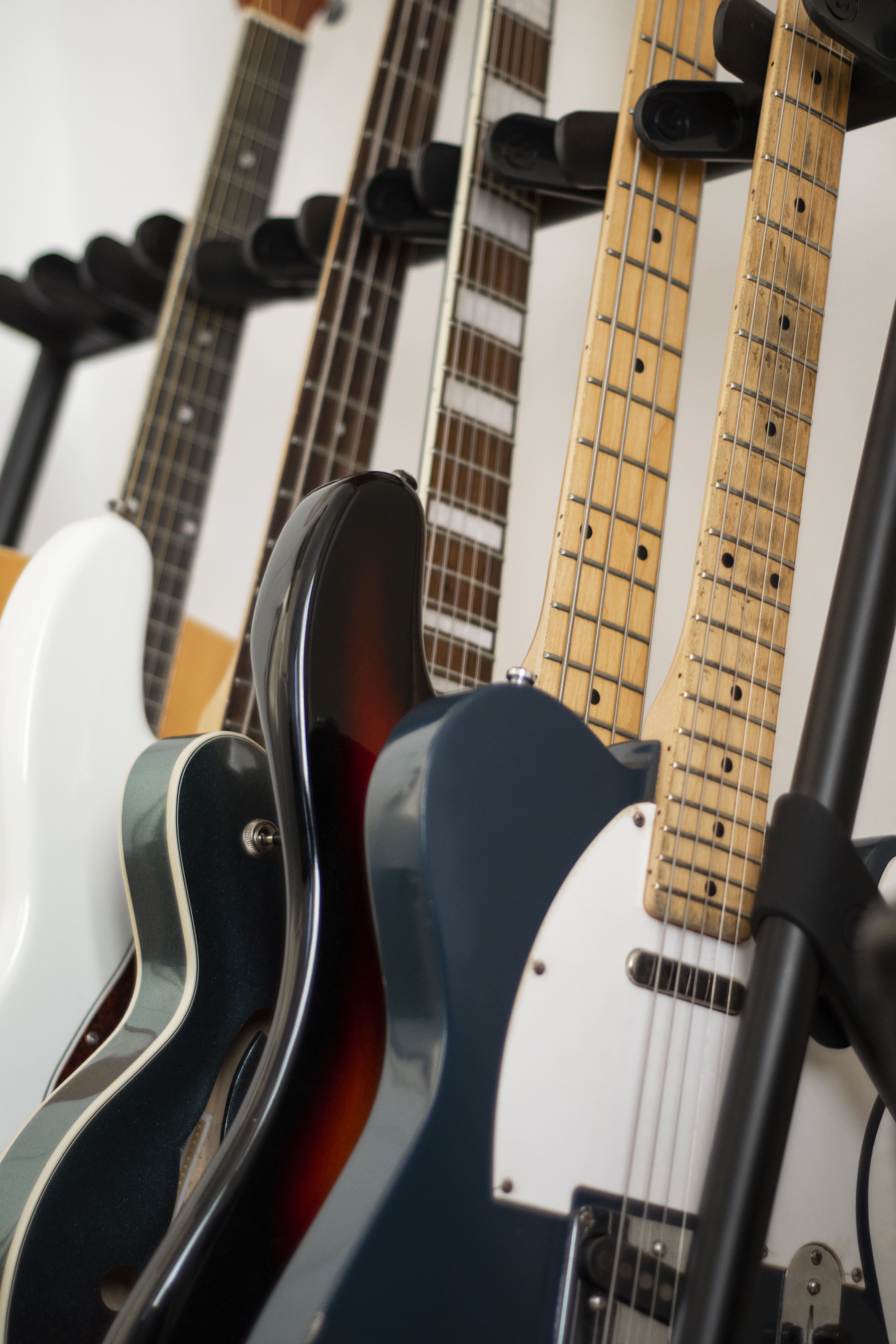 Rack de guitares dans un studio de musique